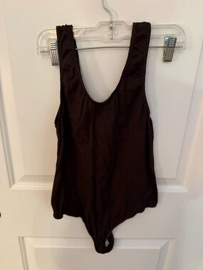 Skims Ribbed Scoop Neck Bodysuit in Dark Gray Size M